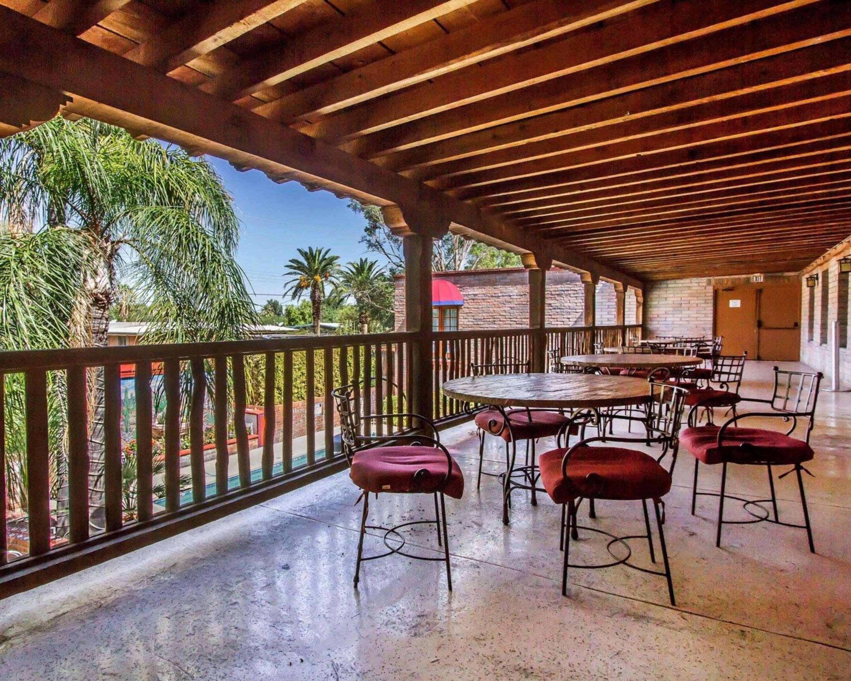 Comfort Suites At Sabino Canyon Tucson Exterior photo